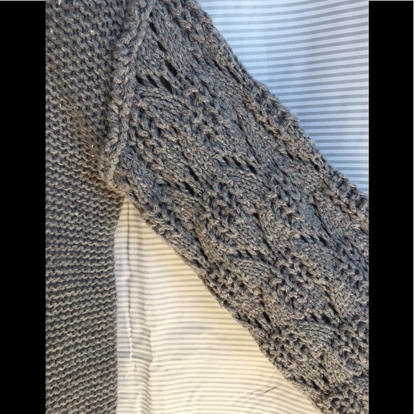 universal thread sweater - Picture 3 of 3